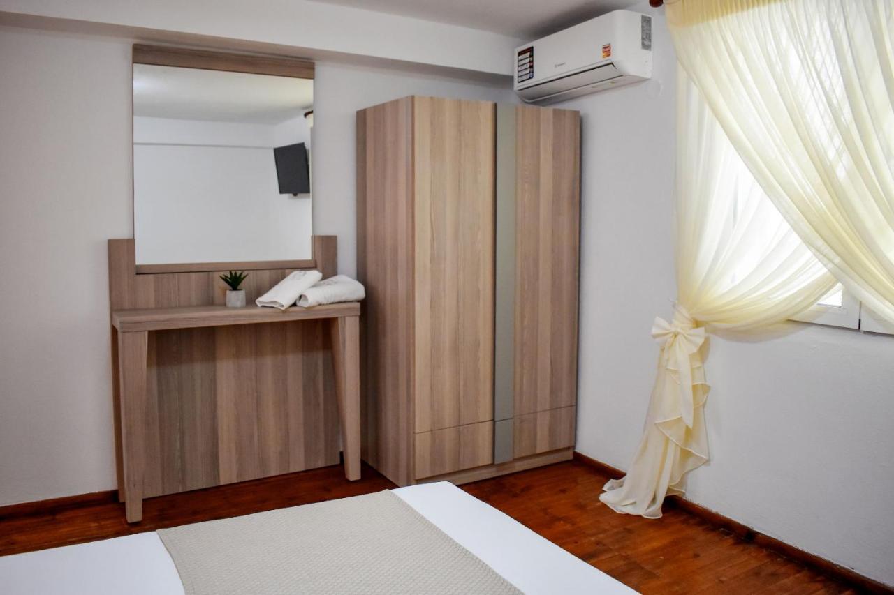 La Maison Plakes 3 Bdr Apt Skiathos Town Exterior foto